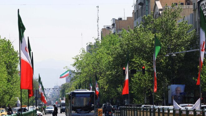 το-ιρανικό-ριάλ-καταρρέει-σε-ιστορικό-564200338