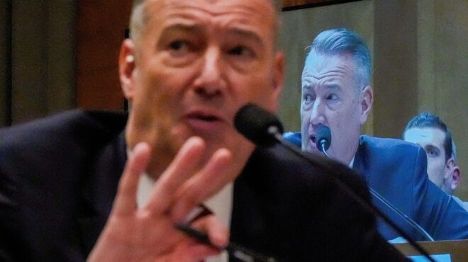 ηπα-ο-διευθυντής-της-ice-παραιτείται-564179071