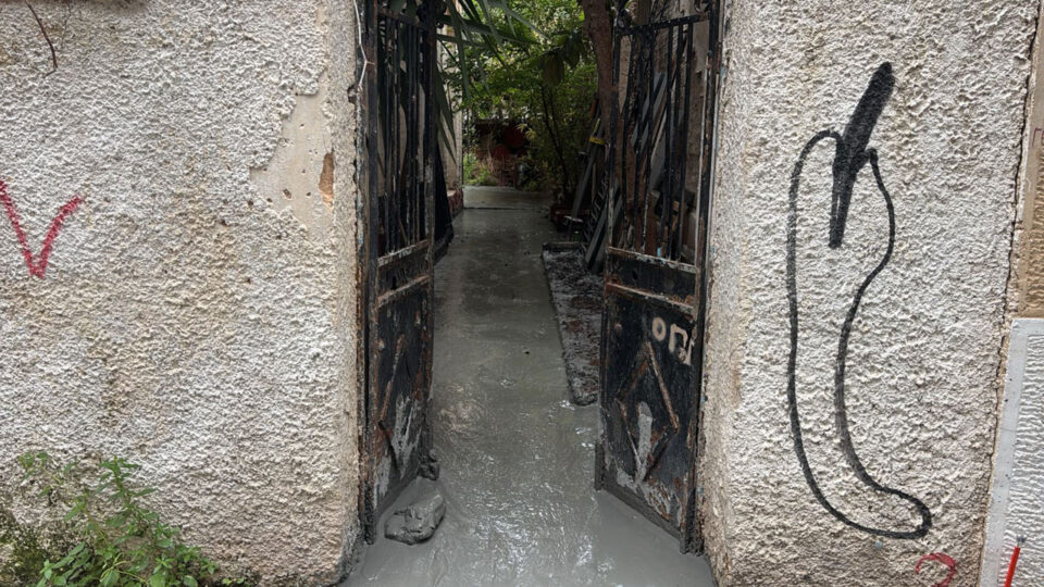 Κυψέλη: Από τα έργα του μετρό το υγρό τσιμέντο που πλημμύρισε τους δρόμους-1