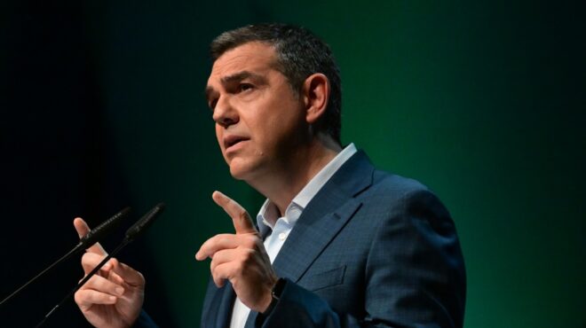 η-ομάδα-των-8-που-στήνει-το-κόμμα-τσίπ-564196054