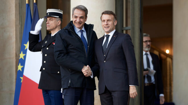 τι-σηματοδοτεί-η-επίσκεψη-μακρόν-στην-564182821