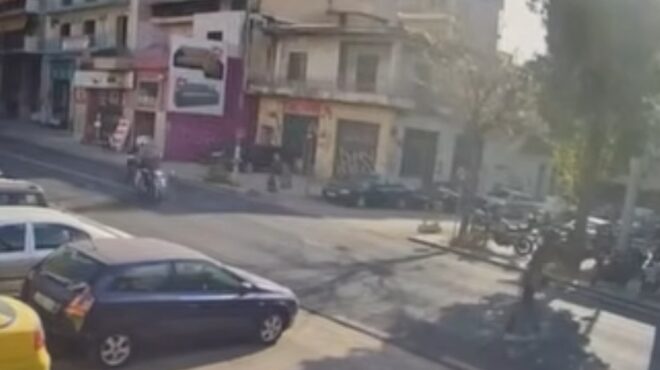 ανήλικος-ο-οδηγός-της-μηχανής-που-παρέ-564182908