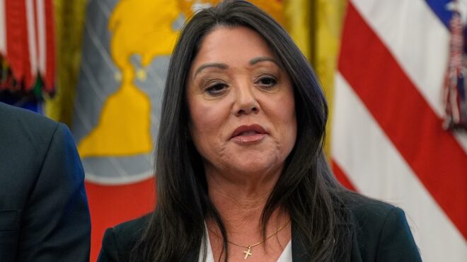 ηπα-παραίτηση-της-υπουργού-εργασίας-564185383