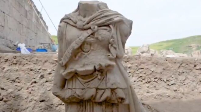 τουρκία-αγαλμα-της-θεάς-αθηνάς-ανακαλ-564190078