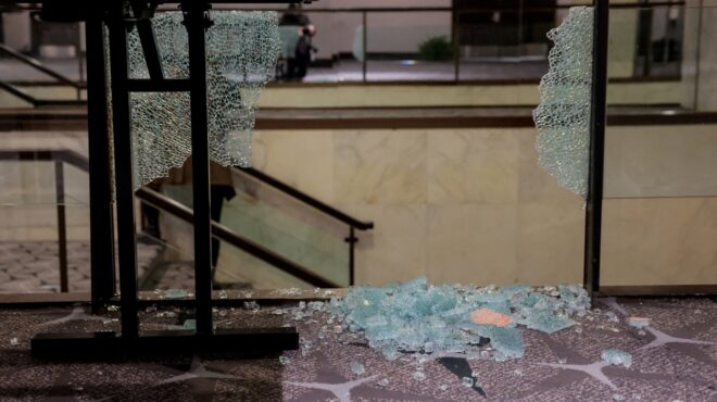 wsj-τα-κενά-ασφαλείας-που-έθεσαν-τον-τραμ-564195847