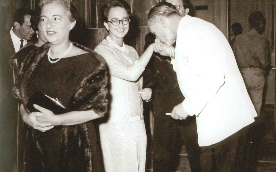 Ξεφυλλίζοντας μνήμες που μυρίζουν μελάνι και καφέ-1