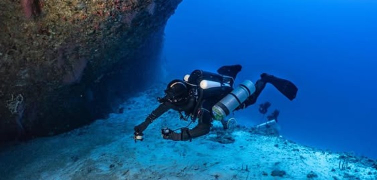 Τραγωδία στις Μαλδίβες: Εικόνες από το σπήλαιο που εγκλωβίστηκαν οι Ιταλοί δύτες-1