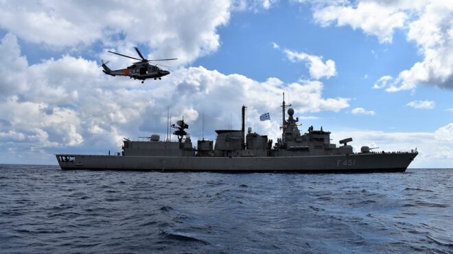 το-nato-εξετάζει-αποστολή-στα-στενά-του-ορ-564235651