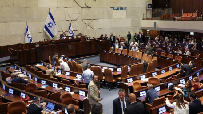 kalosirthate-sto-israil-o-mpen-gkvir-chleyazei-aktivistes-toy-stoliskoy-tis-gazas-564237298