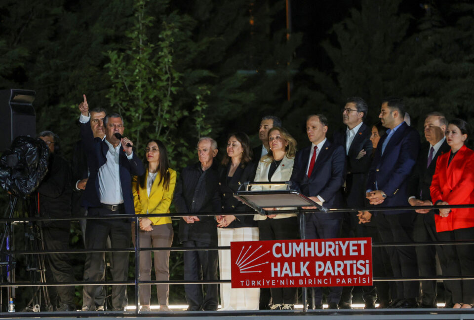 Τουρκία: Ο ηγέτης του CHP δεν αποχωρεί και καλεί σε αντίσταση-1