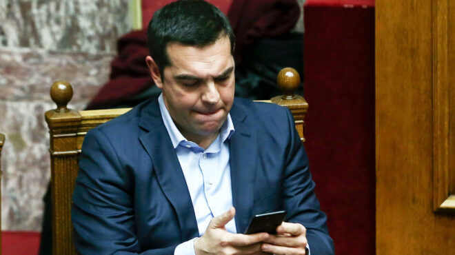θεωρείο-περιμένουν-στο-ακουστικό-564225997