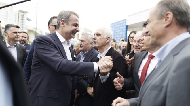 ν-δ-συνέδριο-και-στο-βάθος-κάλπες-564221023