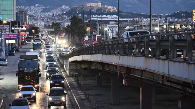 κηφισός-σύγκρουση-φορτηγού-με-ι-χ-και-δ-564210538