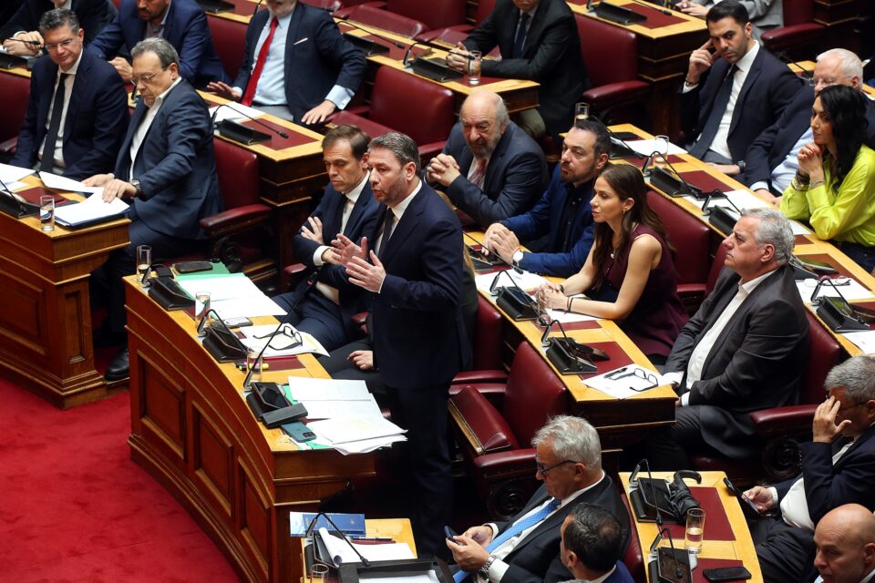 Μπλόκο στην Εξεταστική με απούσα την αντιπολίτευση-1