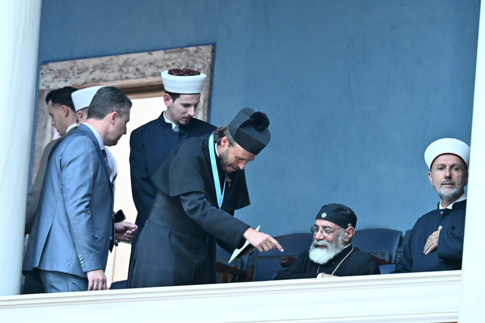 Βαρθολομαίος στη Βουλή: Παρατεταμένο χειροκρότημα, κατάμεστα έδρανα και θεωρεία-4