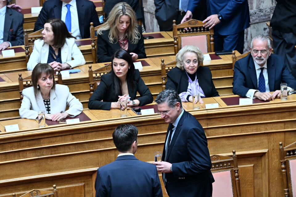 Βαρθολομαίος στη Βουλή: Παρατεταμένο χειροκρότημα, κατάμεστα έδρανα και θεωρεία-5