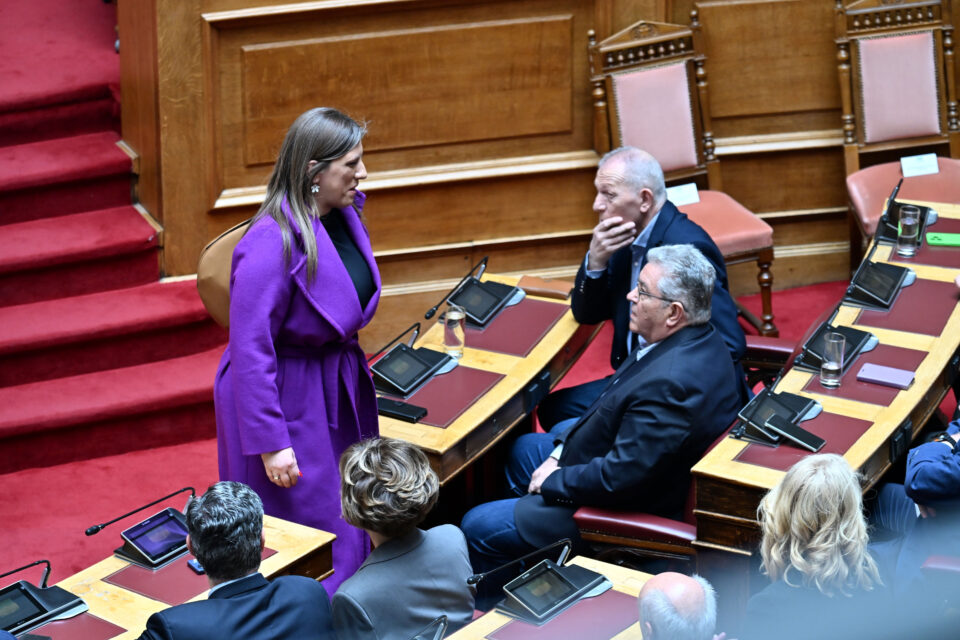 Βαρθολομαίος στη Βουλή: Παρατεταμένο χειροκρότημα, κατάμεστα έδρανα και θεωρεία-9