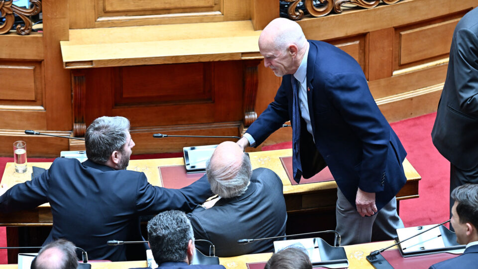 Βαρθολομαίος στη Βουλή: Παρατεταμένο χειροκρότημα, κατάμεστα έδρανα και θεωρεία-7