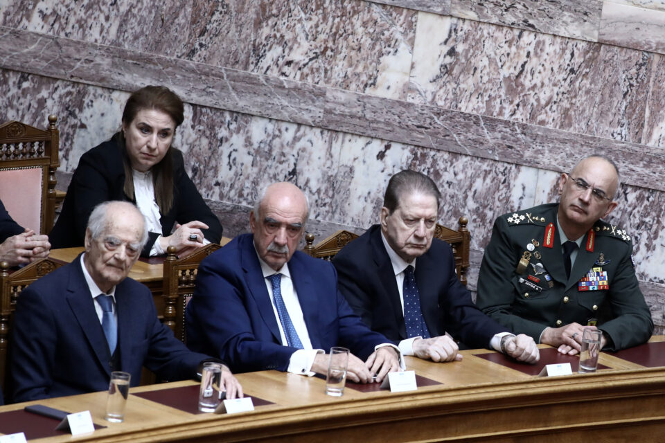 Βαρθολομαίος στη Βουλή: Παρατεταμένο χειροκρότημα, κατάμεστα έδρανα και θεωρεία-6