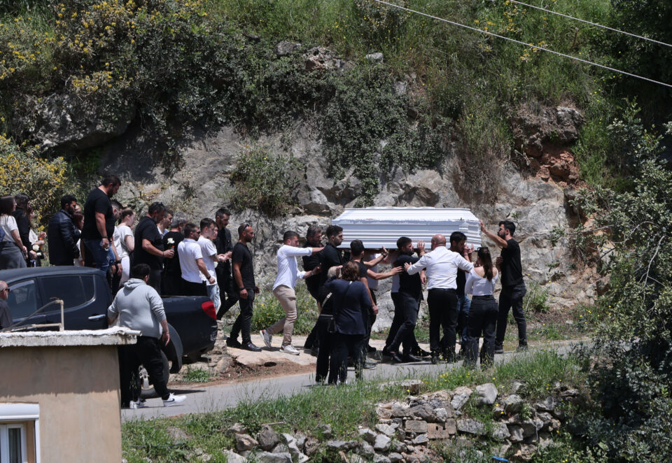 Κρήτη: Θρήνος στην κηδεία του 21χρονου που δολοφονήθηκε-3