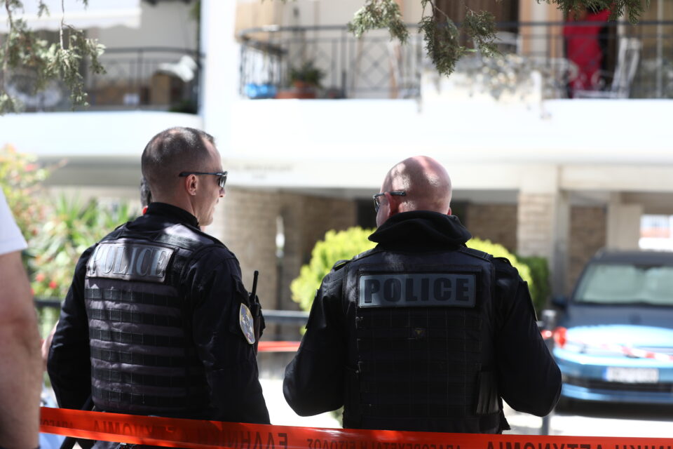 Ηλιούπολη: Δύο 17χρονες έπεσαν από ταράτσα πολυκατοικίας – Βρέθηκε σημείωμα-1