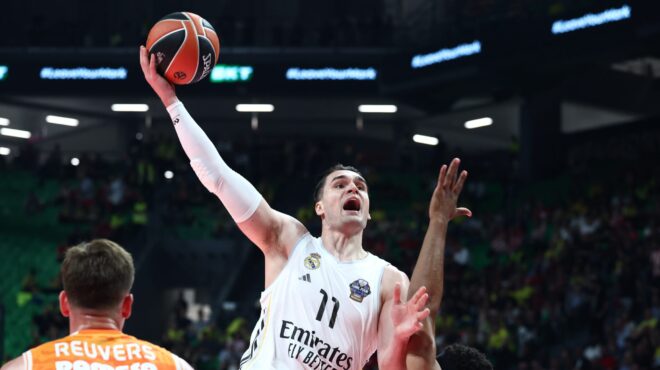 final-four-η-ρεάλ-υπέταξε-τη-βαλένθια-με-100άρα-564243016