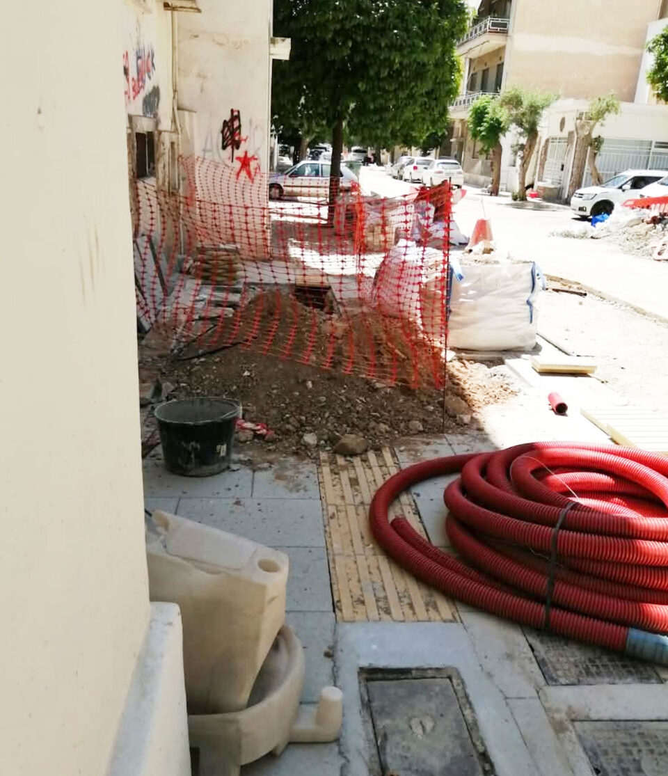 Μαρτυρία γυναίκας με οπτική αναπηρία: «Εδώ και δύο μήνες δεν μπορώ να μπω στο σπίτι μου»-1