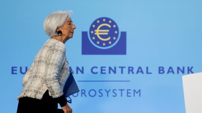 βουτιά-επιχειρηματικής-δραστηριότητ-564225799