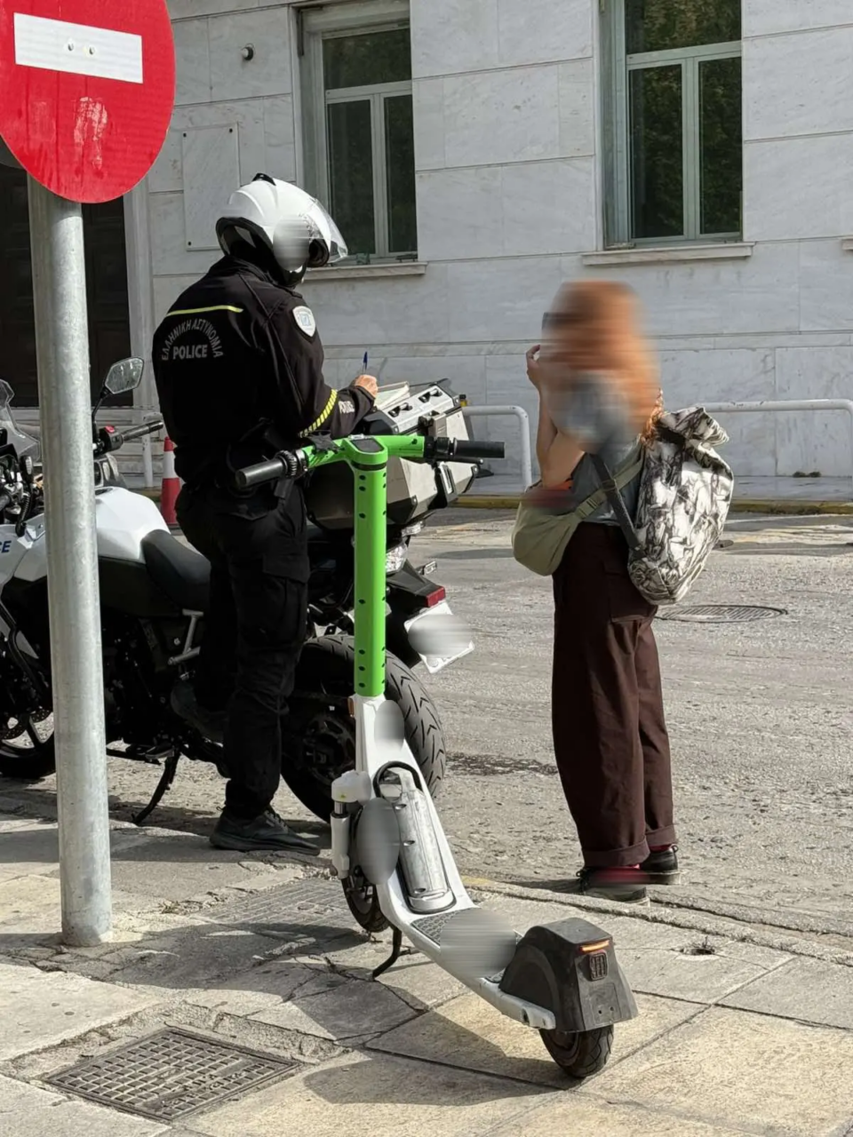 Ελεγχοι της Τροχαίας: Πάνω από 1 στους 2 οδηγούς πατινιών χωρίς κράνος-2