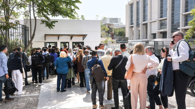 τα-νέα-μέτρα-ασφαλείας-έφεραν-ουρές-στ-564228403