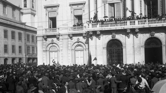 σαν-σήμερα-14-μαΐου-1915-ξεσπά-εξέγερση-στ-564222850