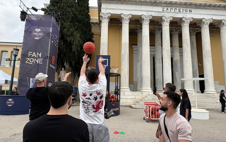 Final Four: Οι φίλαθλοι από Ισπανία και Τουρκία μιλούν στην «Κ» – «Το κλίμα είναι καταπληκτικό»-1