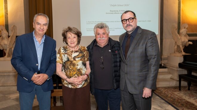 η-παραδοσιακή-ελληνική-κουζίνα-με-το-564248962