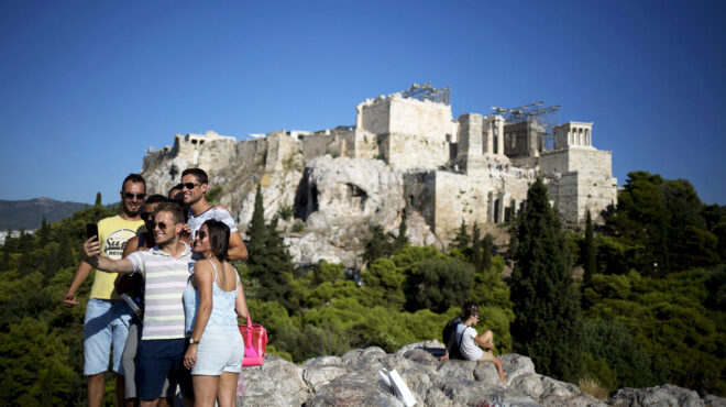 τουρισμός-μένουν-λιγότερο-ξοδεύουν-π-564210730
