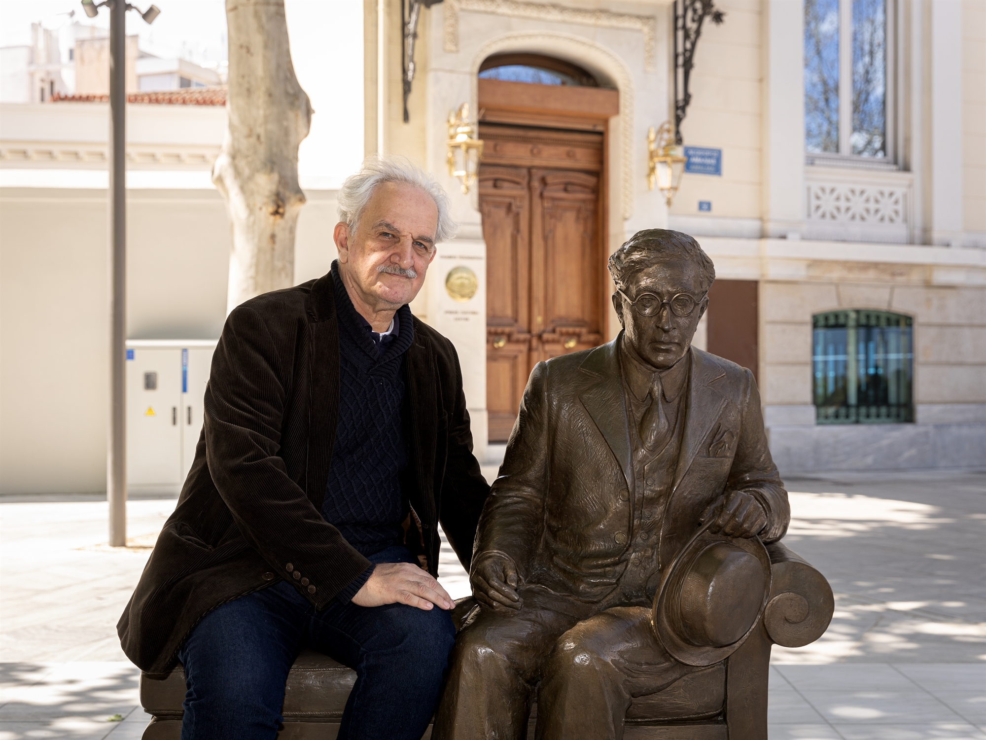«Εδώ ας σταθώ…» Στο παγκάκι με τον Καβάφη-4