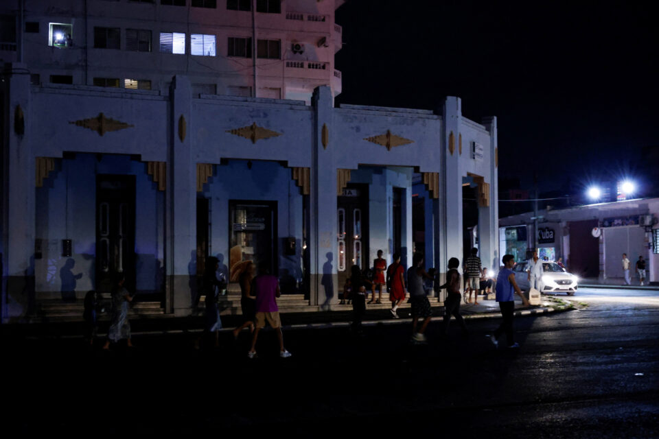 «Ανάψτε τα φώτα!» – Διαδηλώσεις στην Αβάνα εν μέσω αμερικανικού εμπάργκο-1
