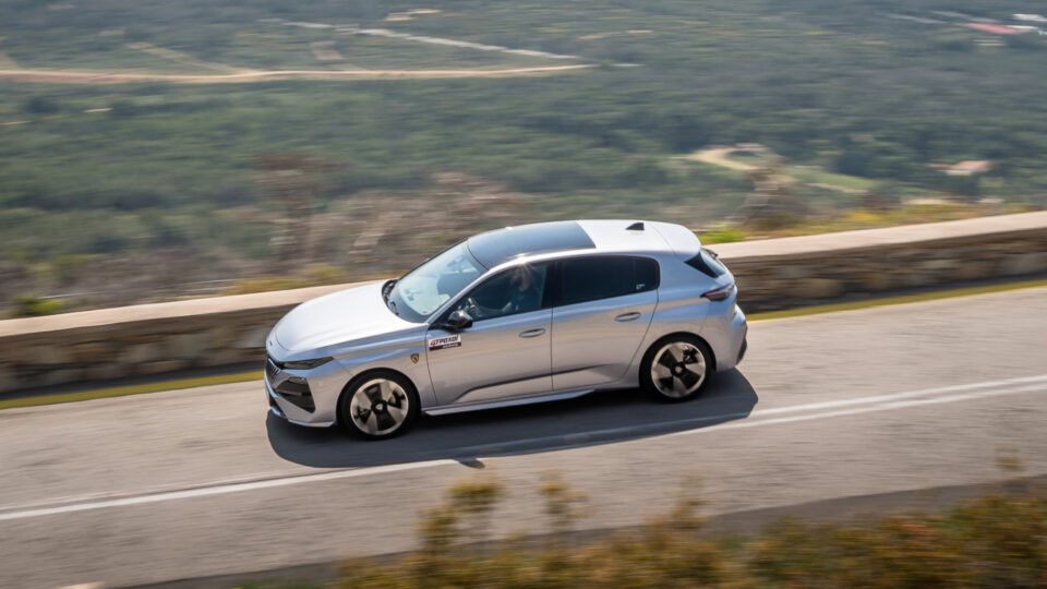 Δοκιμή: Ανανεωμένο Peugeot 308 Hybrid με 145 ίππους-9