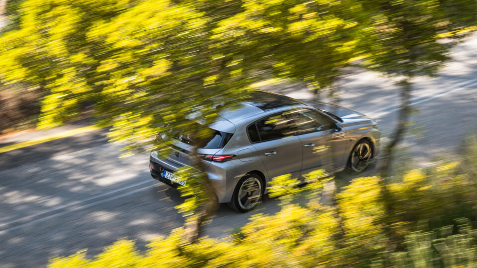 Δοκιμή: Ανανεωμένο Peugeot 308 Hybrid με 145 ίππους-3