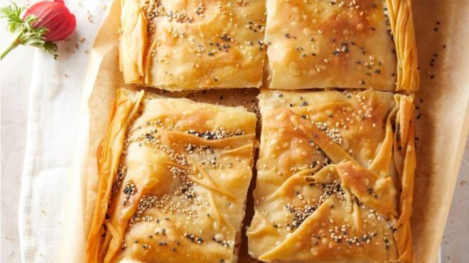 τυρόπιτα-με-πικάντικη-φέτα-γραβιέρα-γ-564213088