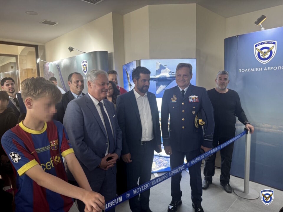 Χανιά: Παιδιά και νέοι «πέταξαν» με F-35-1
