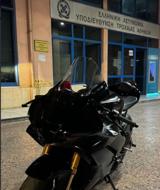 Οδηγός μηχανής έτρεχε με 240χλμ/ώρα – Τον εντόπισαν από βίντεο που ανέβαζε στα social media-1