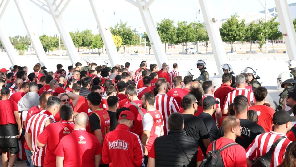 Final Four: Συρρέουν στο T-Center οι φίλαθλοι του Ολυμπιακού [εικόνες-βίντεο]-9