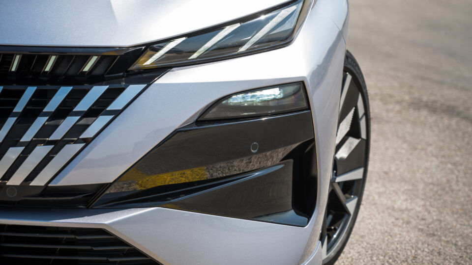 Δοκιμή: Ανανεωμένο Peugeot 308 Hybrid με 145 ίππους-2
