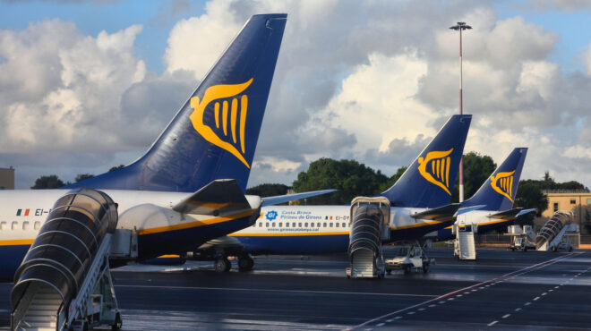 σκληρό-πόκερ-από-ryanair-στο-αεροδρόμιο-θεσσ-564211993