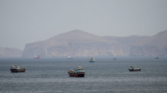 το-nato-εξετάζει-αποστολή-στα-στενά-του-ορ-564235198