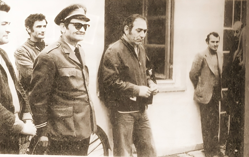 Στράτος Διονυσίου: Ο δίσκος που τον ηχογράφησε μέσα στη φυλακή-1
