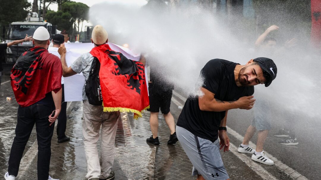 η-βουτιά-της-ιβάνκα-και-τα-όπλα-της-ομ-564268855