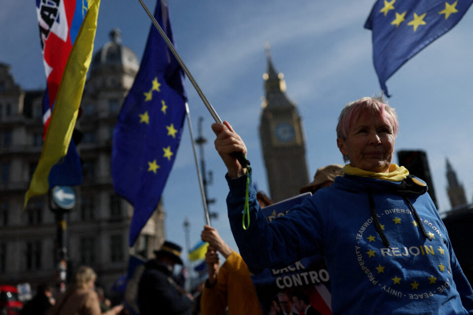 Brexit: Δέκα χρόνια μετά το δημοψήφισμα, δύο αδέλφια που είχαν ψηφίσει διαφορετικά δηλώνουν απογοητευμένα-1