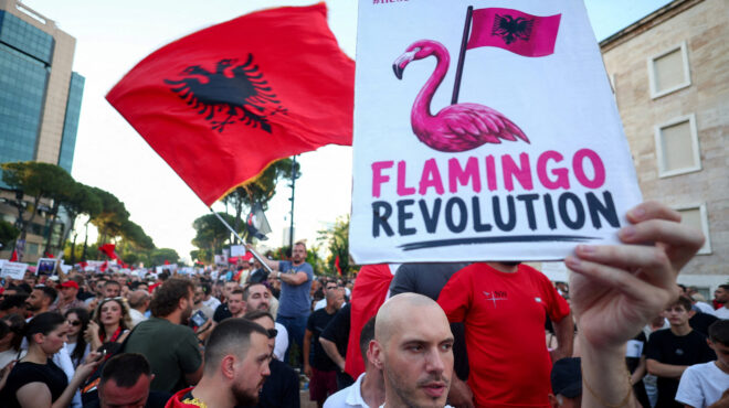 αλβανία-από-την-ξενάγηση-στις-διαδηλώ-564273649