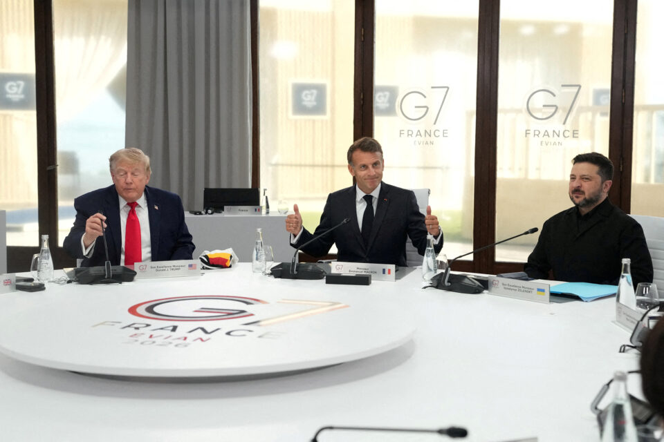 Πόλεμος στην Ουκρανία: Ο Τραμπ παραδέχθηκε ότι ο Ζελένσκι «τα πάει μάλλον καλά»-1